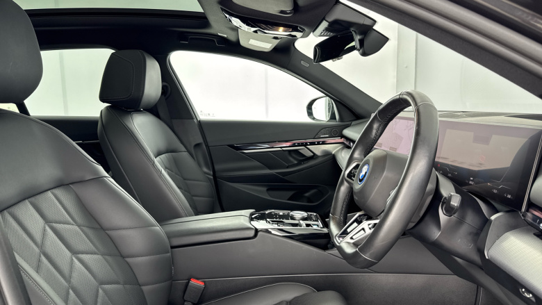 BMW i5 250kW eDrive40 M Sport 84kWh 4dr Auto Tech+/Comf+ Electric Saloon